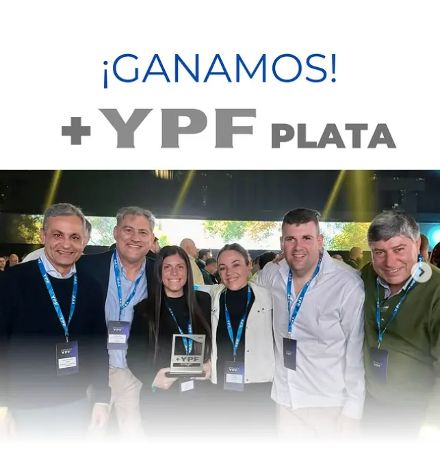 Equipo de YPF Avanzar con el reconocimiento +YPF Plata